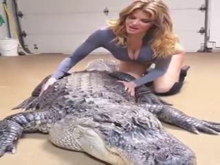 Красивая девушка.