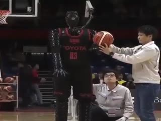 Японцы создали робота-баскетболиста