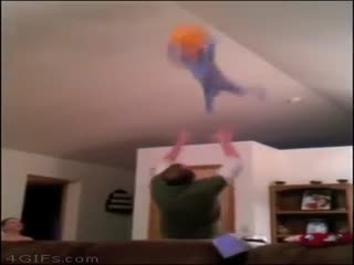 Как достать шарик из-под потолка