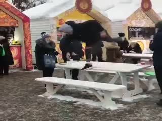 Грёбаный паркурщик на новогодней ярмарке
