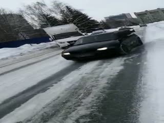 Водитель «ГАЗели» в отместку несколько раз протаранил такси, с которым столкнулся