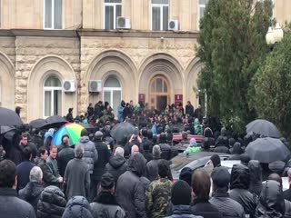 Оппозиция захватила администрацию президента Абхазии