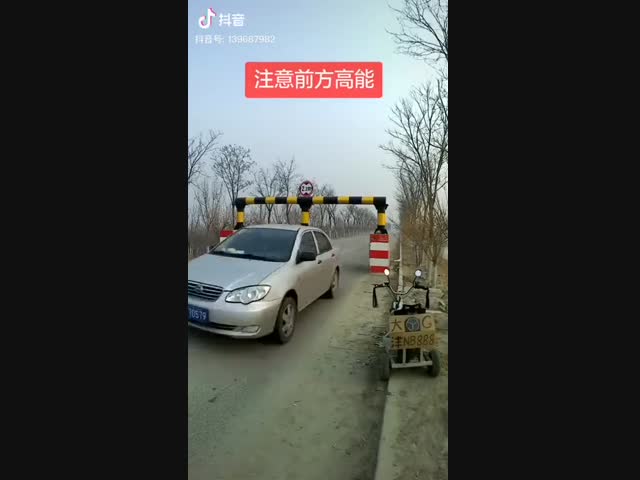 В Китае установили продвинутую версию лежачих полицейских