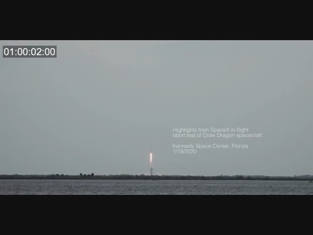 SpaceX успешно испытала систему аварийного спасения корабля Crew Dragon, попутно взорвав ракету в воздухе