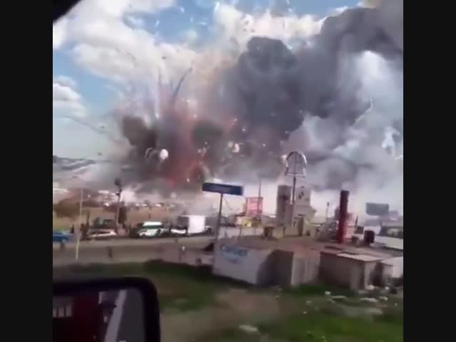 Взрыв на фабрике фейерверков