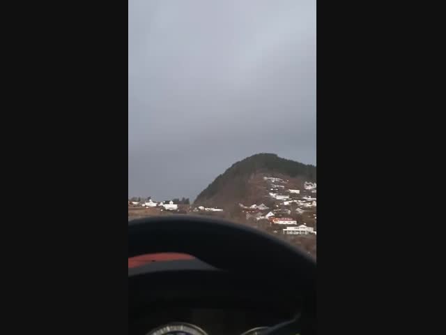 Зрелищный удар молнии в Норвегии