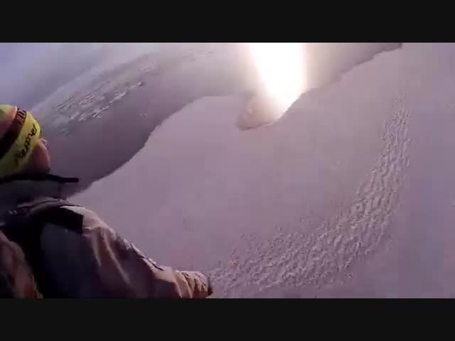 Туристы провалились под лёд Байкала и остались живы