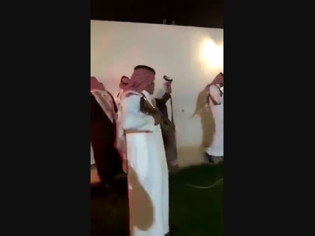 Араб чуть не подстрелил гостя на свадьбе