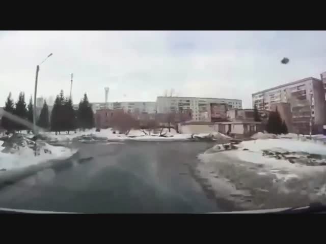 Не зная брода, не суйся в воду, то есть в лужу