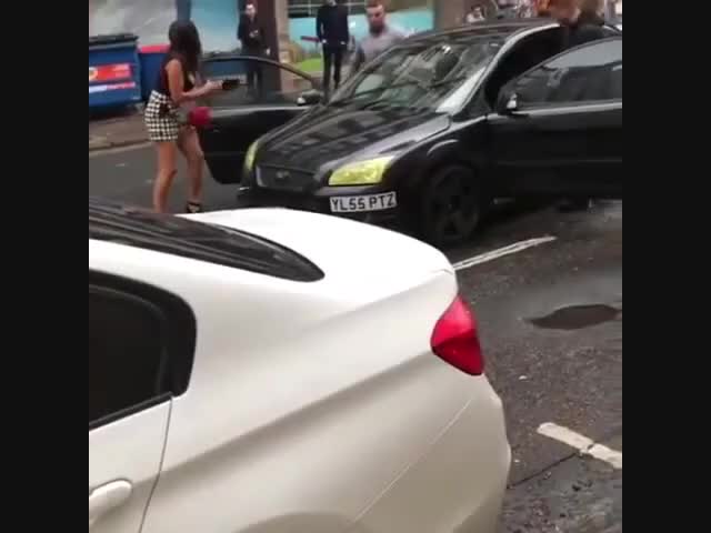 давит людей