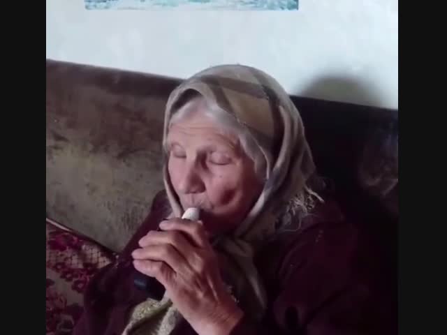 Бабуся чилит