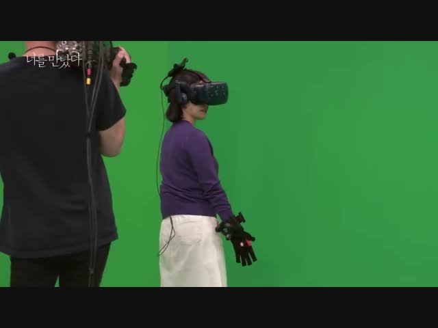 Как мать снова встречает свою умершую дочку в VR