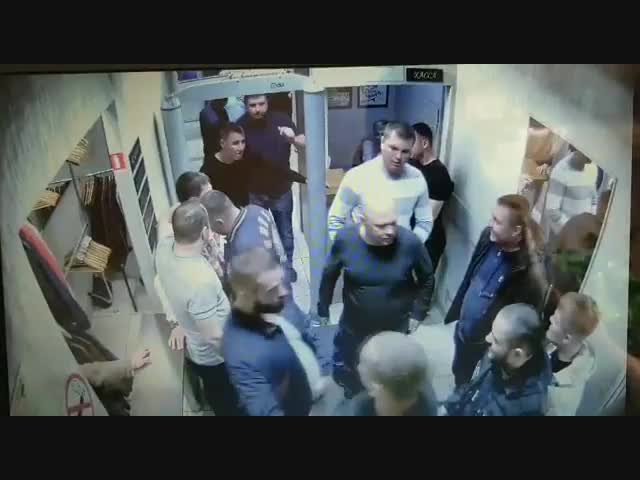 Месть за слова: кадры избиения посетителя ночного клуба в Бийске