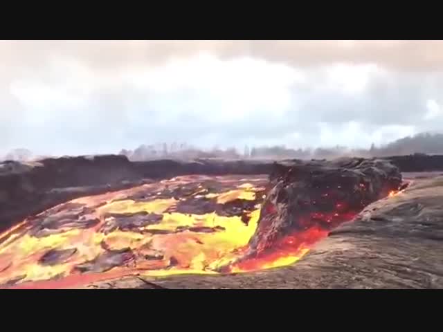 Река из лавы вулкана Килауэа