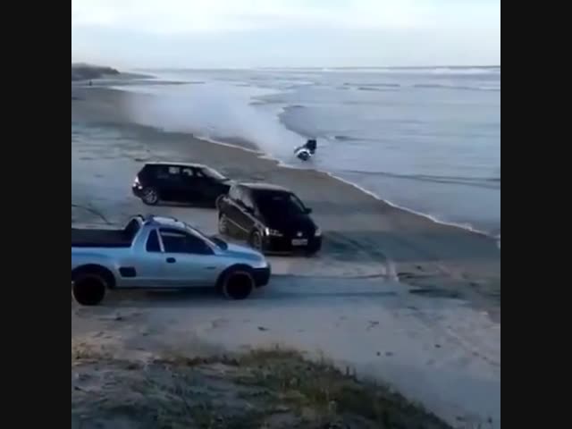 Прокатился на волнах