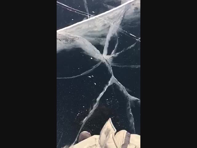 По льду Байкала 