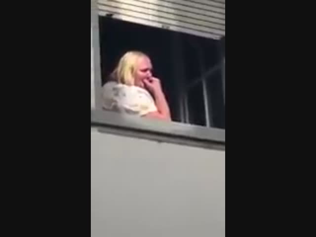 Немка офигевает,глядя на то,что творят мигранты в Германии