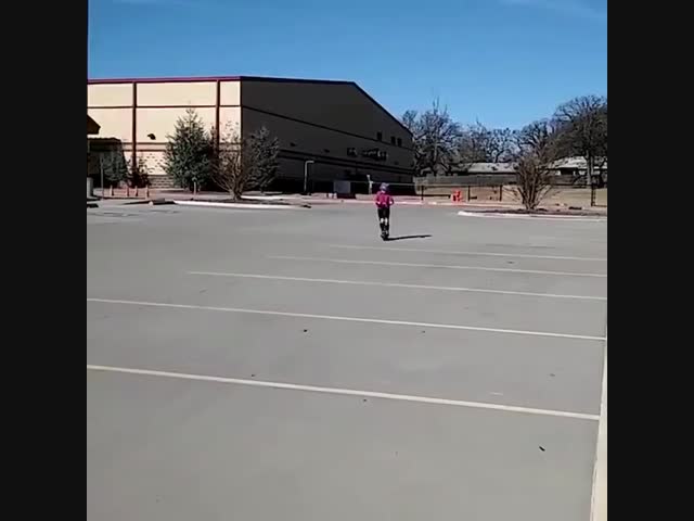 Засмотрелась малышка 