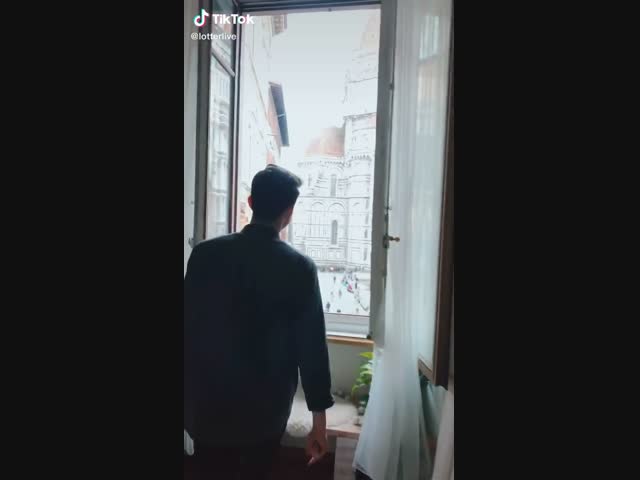 Как вам такой вид из окна?