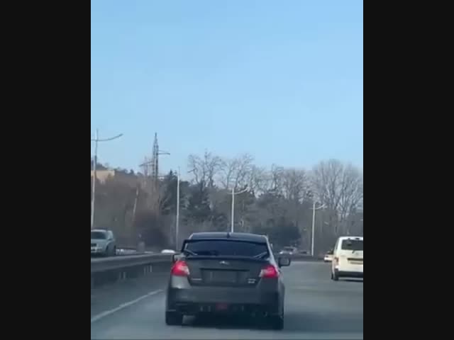 Ребенок за рулем Subaru шокировал автомобилистов во Владивостоке
