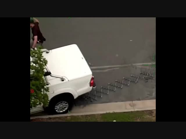 В Австралии обычный прохожий помог полиции поймать сбежавшего преступника