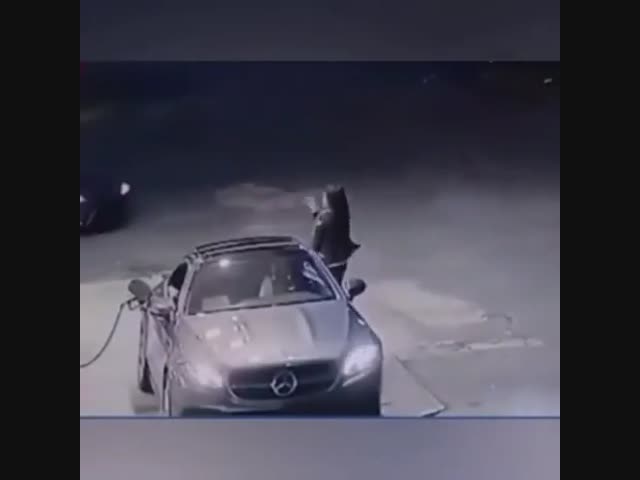 Автомобилистка спасла машину от угонщиков