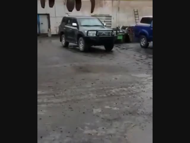 Попытка утилизации бронированного крузака