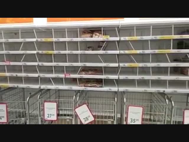 Пустые полки в магазинах