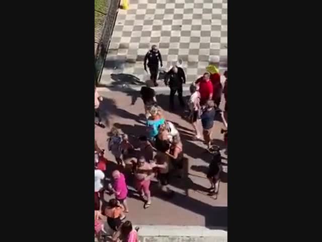 Испанская полиция отправляет на обязательный карантин британских туристов
