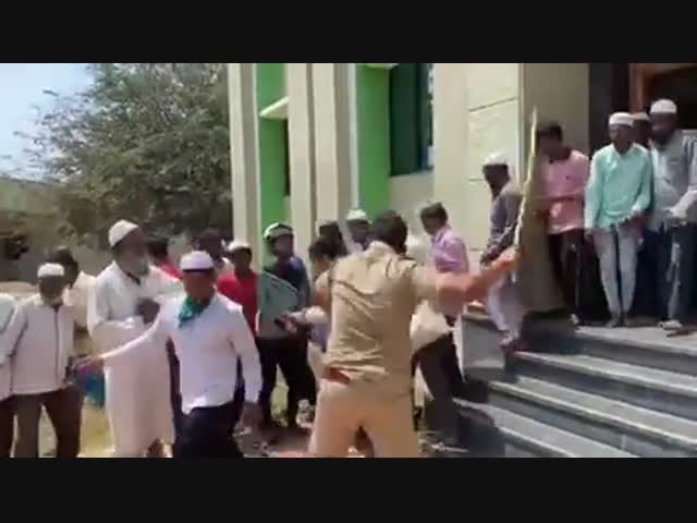 Не повезло сегодня посетителям мечети в Индии