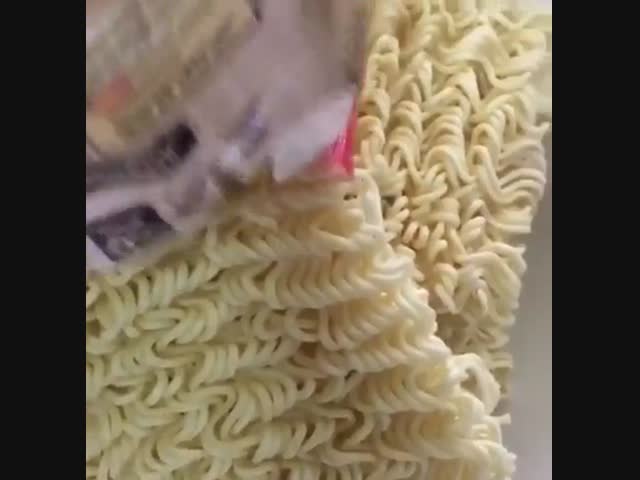 Что можно сделать из простой лапши быстрого приготовления?