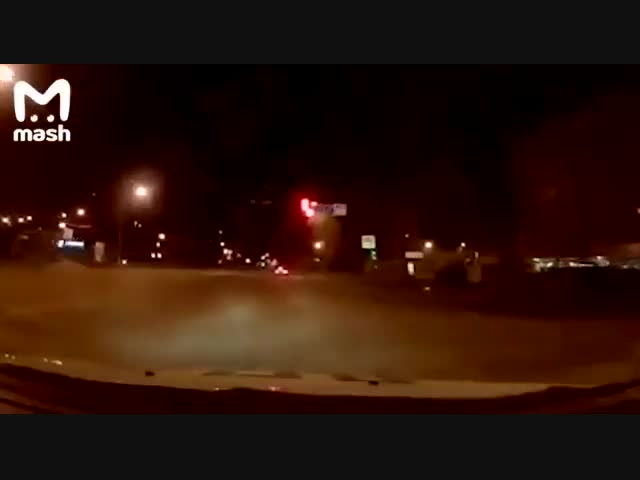 В Сыктывкаре нетрезвый подросток за рулем ВАЗа уходил от полицейских задним ходом .