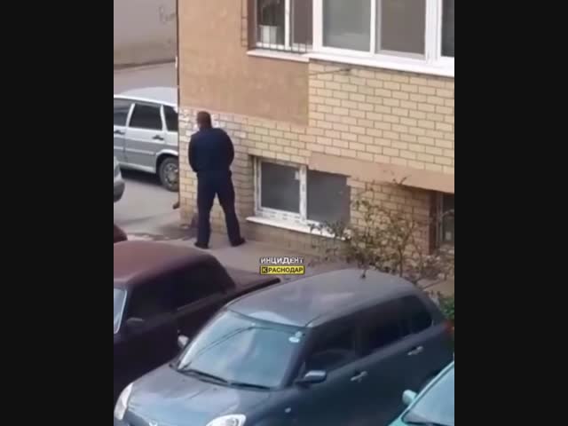 Хулиган в полицейской форме в Краснодаре