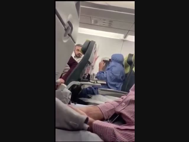 Пассажирка попыталась закурить в самолёте