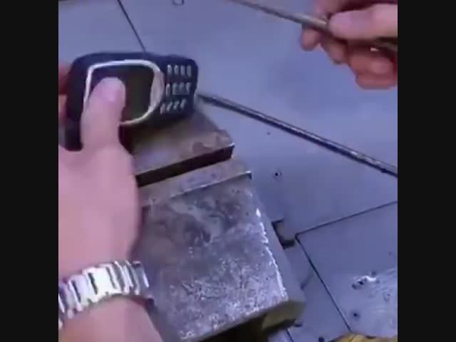 Как найти применение старым мобильникам