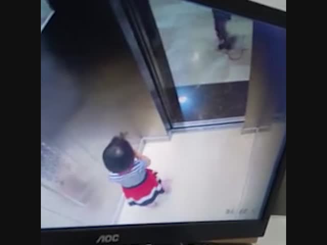 Пятилетняя девочка спасла брата от гибели в лифте