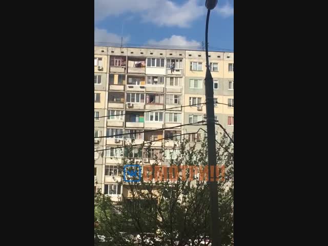 В Волгограде бабушка упала с 9 этажа