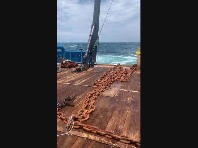 Как запускают буй в открытом море