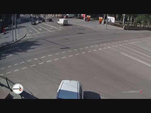 ДТП на злополучном перекрестке в Волгограде попало на видео
