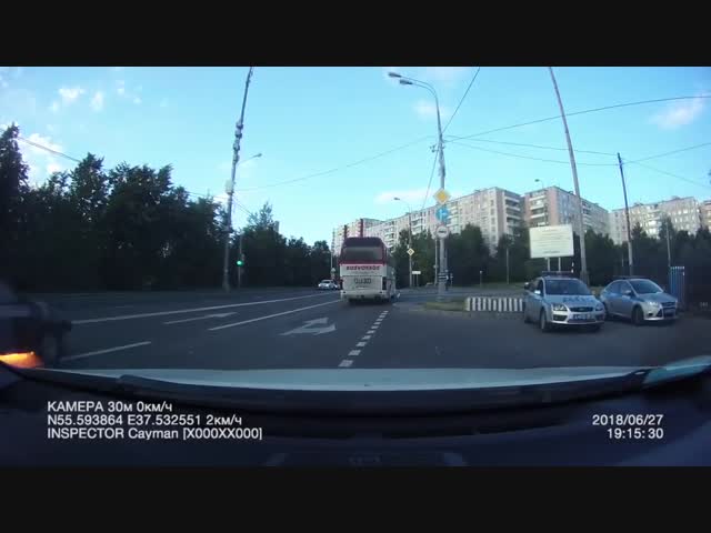 Пытался сбить огонь на скорости