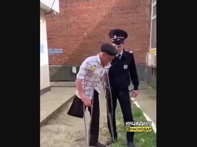 Отважный полицейский задержал одноногого инвалида