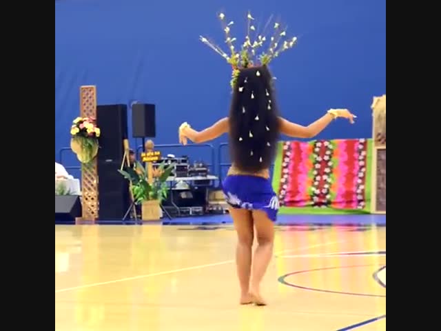 Мелани Эймен. Таитянский танец
