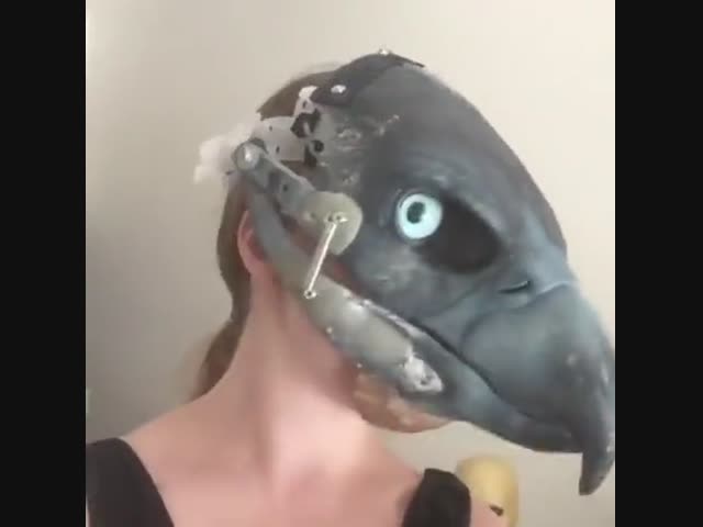 Реалистичная маска птицы