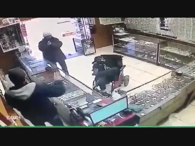 В Бразилии инвалид попытался ограбить магазин с помощью игрушечного пистолета 