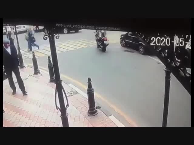 Подбила мопедиста