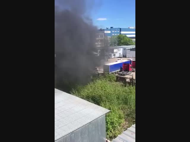 Гараж партнёра «Яндекс.Такси» в переулке Челиева взорвался со спецэффектами