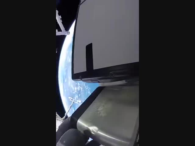 С его рабочего места открывается замечательный вид