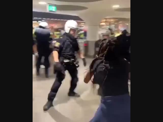 Шведские полицейские просить не будут