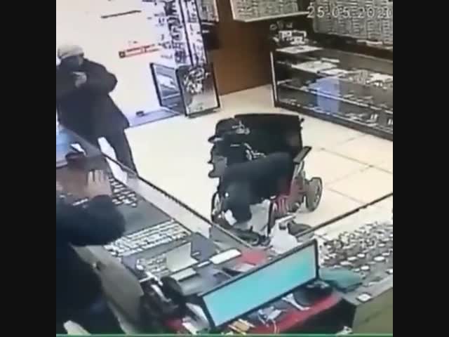 Инвалид ограбил магазин часов