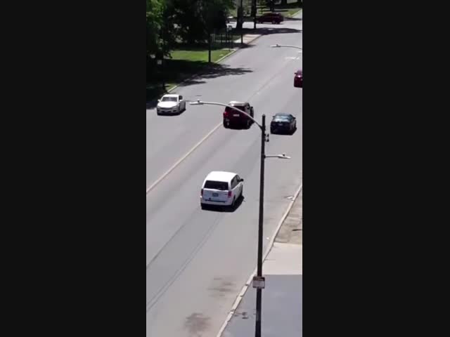 Сила действия равна силе противодействия